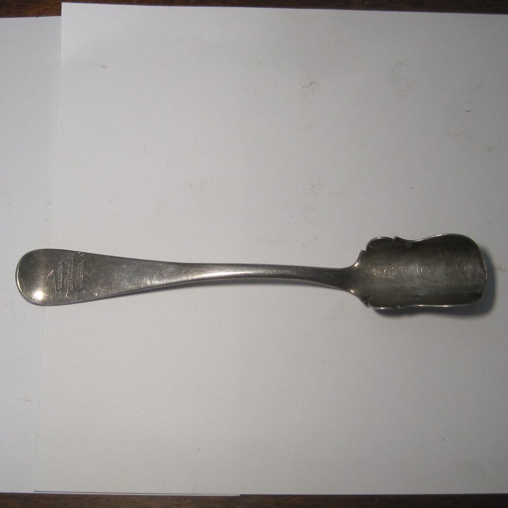 E & Co Queen Elisabeth II Commemorative Souvenir Silver Plate Scoop Spoon